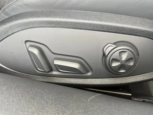 アウディ ＴＴクーペ 40TFSI 愛知県 2019(令1)年 3.5万km グレイシアホワイトメタリック /正規ディーラー車//禁煙車//ディーラー点検整備記録簿R2.3.4.5.6//Sラインパッケージ//コンフォートパッケージ//マトリクスLEDヘッドライト//バーチャルコックピット//アクティブリアスポイラー//MMIナビ//フルセグ/Bluetooth/USB/SD//CD/DVD/MSV/AUX//リアビューカメラ//ETC2.0//純正ドライブレコーダー//レーダー探知機//Sラインアルカンターラ×黒革スポーツシート//パワーシート/ランバーサポート//シートヒーター//サイドアシスト//パーキングシステム//パーキングエイド//ホールドアシスト//レインセンサー//速度警告//アウディドライブセレクト//Efficiency/Comfort/Dynamic/Individual//ESC//パドルシフト//MTモード付きAT//オールウェザーライト//LEDリアダイナミックインディケーター//Sラインバンパー/リヤディフューザー//ハイグロスブラックラジエーターグリル//Sラインスポーツサスペンション//純正19インチAW//アイドリングストップ//リアフォグランプ//アームレスト//プッシュスタート/スペアスマートキー//革巻きステアリング//ステアリングスイッチ//オートリトラクタブルウィンカーミラー//フロアマット//保証書/取扱説明書