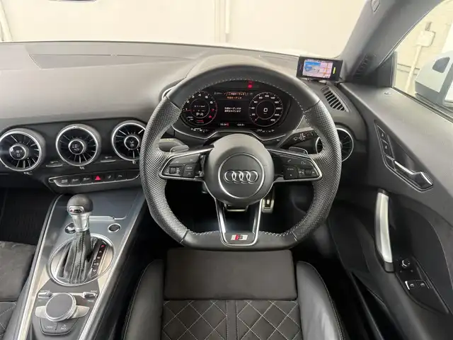 アウディ ＴＴクーペ 40TFSI 愛知県 2019(令1)年 3.5万km グレイシアホワイトメタリック /正規ディーラー車//禁煙車//ディーラー点検整備記録簿R2.3.4.5.6//Sラインパッケージ//コンフォートパッケージ//マトリクスLEDヘッドライト//バーチャルコックピット//アクティブリアスポイラー//MMIナビ//フルセグ/Bluetooth/USB/SD//CD/DVD/MSV/AUX//リアビューカメラ//ETC2.0//純正ドライブレコーダー//レーダー探知機//Sラインアルカンターラ×黒革スポーツシート//パワーシート/ランバーサポート//シートヒーター//サイドアシスト//パーキングシステム//パーキングエイド//ホールドアシスト//レインセンサー//速度警告//アウディドライブセレクト//Efficiency/Comfort/Dynamic/Individual//ESC//パドルシフト//MTモード付きAT//オールウェザーライト//LEDリアダイナミックインディケーター//Sラインバンパー/リヤディフューザー//ハイグロスブラックラジエーターグリル//Sラインスポーツサスペンション//純正19インチAW//アイドリングストップ//リアフォグランプ//アームレスト//プッシュスタート/スペアスマートキー//革巻きステアリング//ステアリングスイッチ//オートリトラクタブルウィンカーミラー//フロアマット//保証書/取扱説明書