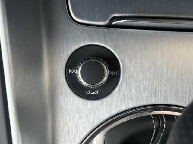アウディ ＴＴクーペ 40TFSI 愛知県 2019(令1)年 3.5万km グレイシアホワイトメタリック /正規ディーラー車//禁煙車//ディーラー点検整備記録簿R2.3.4.5.6//Sラインパッケージ//コンフォートパッケージ//マトリクスLEDヘッドライト//バーチャルコックピット//アクティブリアスポイラー//MMIナビ//フルセグ/Bluetooth/USB/SD//CD/DVD/MSV/AUX//リアビューカメラ//ETC2.0//純正ドライブレコーダー//レーダー探知機//Sラインアルカンターラ×黒革スポーツシート//パワーシート/ランバーサポート//シートヒーター//サイドアシスト//パーキングシステム//パーキングエイド//ホールドアシスト//レインセンサー//速度警告//アウディドライブセレクト//Efficiency/Comfort/Dynamic/Individual//ESC//パドルシフト//MTモード付きAT//オールウェザーライト//LEDリアダイナミックインディケーター//Sラインバンパー/リヤディフューザー//ハイグロスブラックラジエーターグリル//Sラインスポーツサスペンション//純正19インチAW//アイドリングストップ//リアフォグランプ//アームレスト//プッシュスタート/スペアスマートキー//革巻きステアリング//ステアリングスイッチ//オートリトラクタブルウィンカーミラー//フロアマット//保証書/取扱説明書