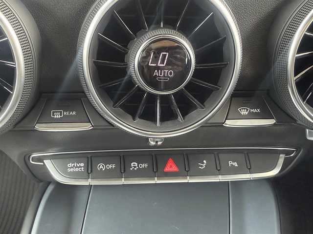 アウディ ＴＴクーペ 40TFSI 愛知県 2019(令1)年 3.5万km グレイシアホワイトメタリック /正規ディーラー車//禁煙車//ディーラー点検整備記録簿R2.3.4.5.6//Sラインパッケージ//コンフォートパッケージ//マトリクスLEDヘッドライト//バーチャルコックピット//アクティブリアスポイラー//MMIナビ//フルセグ/Bluetooth/USB/SD//CD/DVD/MSV/AUX//リアビューカメラ//ETC2.0//純正ドライブレコーダー//レーダー探知機//Sラインアルカンターラ×黒革スポーツシート//パワーシート/ランバーサポート//シートヒーター//サイドアシスト//パーキングシステム//パーキングエイド//ホールドアシスト//レインセンサー//速度警告//アウディドライブセレクト//Efficiency/Comfort/Dynamic/Individual//ESC//パドルシフト//MTモード付きAT//オールウェザーライト//LEDリアダイナミックインディケーター//Sラインバンパー/リヤディフューザー//ハイグロスブラックラジエーターグリル//Sラインスポーツサスペンション//純正19インチAW//アイドリングストップ//リアフォグランプ//アームレスト//プッシュスタート/スペアスマートキー//革巻きステアリング//ステアリングスイッチ//オートリトラクタブルウィンカーミラー//フロアマット//保証書/取扱説明書