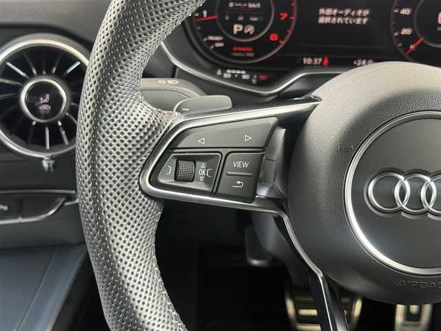 アウディ ＴＴクーペ 40TFSI 愛知県 2019(令1)年 3.5万km グレイシアホワイトメタリック /正規ディーラー車//禁煙車//ディーラー点検整備記録簿R2.3.4.5.6//Sラインパッケージ//コンフォートパッケージ//マトリクスLEDヘッドライト//バーチャルコックピット//アクティブリアスポイラー//MMIナビ//フルセグ/Bluetooth/USB/SD//CD/DVD/MSV/AUX//リアビューカメラ//ETC2.0//純正ドライブレコーダー//レーダー探知機//Sラインアルカンターラ×黒革スポーツシート//パワーシート/ランバーサポート//シートヒーター//サイドアシスト//パーキングシステム//パーキングエイド//ホールドアシスト//レインセンサー//速度警告//アウディドライブセレクト//Efficiency/Comfort/Dynamic/Individual//ESC//パドルシフト//MTモード付きAT//オールウェザーライト//LEDリアダイナミックインディケーター//Sラインバンパー/リヤディフューザー//ハイグロスブラックラジエーターグリル//Sラインスポーツサスペンション//純正19インチAW//アイドリングストップ//リアフォグランプ//アームレスト//プッシュスタート/スペアスマートキー//革巻きステアリング//ステアリングスイッチ//オートリトラクタブルウィンカーミラー//フロアマット//保証書/取扱説明書