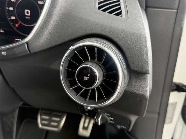 アウディ ＴＴクーペ 40TFSI 愛知県 2019(令1)年 3.5万km グレイシアホワイトメタリック /正規ディーラー車//禁煙車//ディーラー点検整備記録簿R2.3.4.5.6//Sラインパッケージ//コンフォートパッケージ//マトリクスLEDヘッドライト//バーチャルコックピット//アクティブリアスポイラー//MMIナビ//フルセグ/Bluetooth/USB/SD//CD/DVD/MSV/AUX//リアビューカメラ//ETC2.0//純正ドライブレコーダー//レーダー探知機//Sラインアルカンターラ×黒革スポーツシート//パワーシート/ランバーサポート//シートヒーター//サイドアシスト//パーキングシステム//パーキングエイド//ホールドアシスト//レインセンサー//速度警告//アウディドライブセレクト//Efficiency/Comfort/Dynamic/Individual//ESC//パドルシフト//MTモード付きAT//オールウェザーライト//LEDリアダイナミックインディケーター//Sラインバンパー/リヤディフューザー//ハイグロスブラックラジエーターグリル//Sラインスポーツサスペンション//純正19インチAW//アイドリングストップ//リアフォグランプ//アームレスト//プッシュスタート/スペアスマートキー//革巻きステアリング//ステアリングスイッチ//オートリトラクタブルウィンカーミラー//フロアマット//保証書/取扱説明書