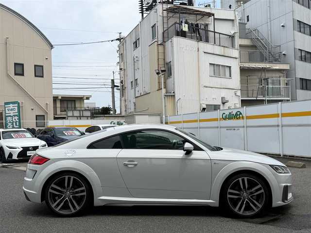 アウディ ＴＴクーペ 40TFSI 愛知県 2019(令1)年 3.5万km グレイシアホワイトメタリック /正規ディーラー車//禁煙車//ディーラー点検整備記録簿R2.3.4.5.6//Sラインパッケージ//コンフォートパッケージ//マトリクスLEDヘッドライト//バーチャルコックピット//アクティブリアスポイラー//MMIナビ//フルセグ/Bluetooth/USB/SD//CD/DVD/MSV/AUX//リアビューカメラ//ETC2.0//純正ドライブレコーダー//レーダー探知機//Sラインアルカンターラ×黒革スポーツシート//パワーシート/ランバーサポート//シートヒーター//サイドアシスト//パーキングシステム//パーキングエイド//ホールドアシスト//レインセンサー//速度警告//アウディドライブセレクト//Efficiency/Comfort/Dynamic/Individual//ESC//パドルシフト//MTモード付きAT//オールウェザーライト//LEDリアダイナミックインディケーター//Sラインバンパー/リヤディフューザー//ハイグロスブラックラジエーターグリル//Sラインスポーツサスペンション//純正19インチAW//アイドリングストップ//リアフォグランプ//アームレスト//プッシュスタート/スペアスマートキー//革巻きステアリング//ステアリングスイッチ//オートリトラクタブルウィンカーミラー//フロアマット//保証書/取扱説明書