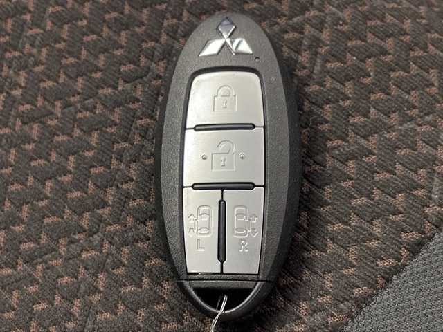 三菱 ｅＫクロススペース T プラスエディション 岐阜県 2022(令4)年 5.2万km ナチュラルアイボリーメタリック e-Assist/・衝突軽減ブレーキシステム/・踏み間違い衝突防止アシスト/・車線逸脱警報システム/・前方衝突予測警報/・オートマチックハイビーム/純正９インチナビ　/・フルセグＴＶ/BT/CD/DVD/シートヒーター　/マルチアラウンドビューモニター　/両側パワースライドドア　/・ハンズフリースライドドア　/ドライブレコーダー/ビルトインETC/パドルシフト/コーナーセンサー/シートヒーター　/プラズマクラスターイオン　/プッシュスタート　/スマートキー/USBポート