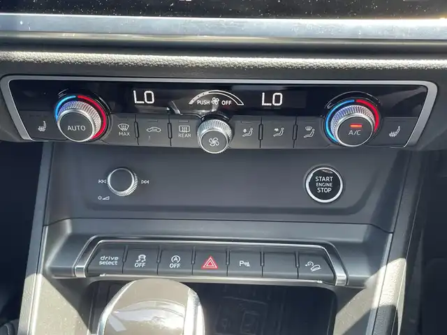 アウディ Ｑ３ SB 35TDIクワトロ Sライン 青森県 2020(令2)年 7万km グレー /4WD/ディーゼル/ターボ/黒ハーフレザーシート/前席パワーシート /前席シートヒーター/革巻きステア/ノブ/パドルシフト/バーチャルコックピット/純正HDDナビ/　(Bt/USB)/全方位カメラ/アダプティブクルーズ/車線逸脱警報/衝突軽減ブレーキ/前後ドライブレコーダー/前後バンパーソナー/ダウンヒルアシスト/アイドリングストップ/横滑り防止装置/パワーバックドア/ウインカーミラー /ミラーヒーター/LEDオートライト/オートワイパー/置くだけ充電/社外レーダー探知機/リア5面プライバシーガラス/スマートキーx2/保証書/取扱説明書