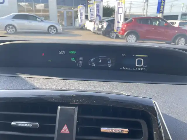 トヨタ プリウス S 和歌山県 2016(平28)年 11.3万km スーパーホワイトⅡ (株)IDOMが運営する【じしゃロン和歌山店】の自社ローン専用車両になります。こちらは現金またはオートローンご利用時の価格です。自社ローンご希望の方は別途その旨お申付け下さい/純正ナビ(NSCP-W64)/ワンセグ・BT/ETC/オートマチックハイビーム/レーダークルーズコントロール/LEDヘッドランプ/オートエアコン/スマートエントリーシステム/プッシュスタート