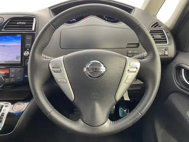 日産 セレナ HWS S HV Vセレ +SeftyⅡ 愛知県 2016(平28)年 5.7万km ブリリアントホワイトパール 純正ナビ/・Bluetooth/・CD/DVD/・フルセグテレビ/・SD音楽録音/純正フリップダウンモニター/アラウンドビューモニター/両側パワースライドドア/衝突軽減ブレーキ/レーンキープアシスト/オートライト/前後コーナーセンサー/クルーズコントロール/ETC/LEDヘッドライト