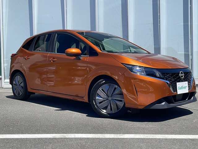 日産 ノート X 神奈川県 2022(令4)年 0.3万km オレンジ スマートキー　/プッシュスタート/純正ナビ（CD　ワンセグ）/Bluetooth/デジタルインナーミラー　/全方位カメラ　　/コーナーセンサー前後/純正フロアマット/オートマチックハイビーム　/ABS　/横滑り防止装置　/衝突被害軽減システム　/カーテンエアバック