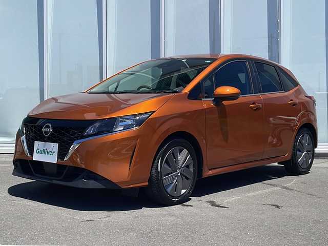 日産 ノート X 神奈川県 2022(令4)年 0.3万km オレンジ スマートキー　/プッシュスタート/純正ナビ（CD　ワンセグ）/Bluetooth/デジタルインナーミラー　/全方位カメラ　　/コーナーセンサー前後/純正フロアマット/オートマチックハイビーム　/ABS　/横滑り防止装置　/衝突被害軽減システム　/カーテンエアバック