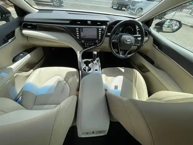 トヨタ カムリ G レザーパッケージ 長崎県 2019(平31)年 7.2万km スティールブロンドM トヨタセーフティセンス/・衝突被害軽減ブレーキ/・レーダークルーズコントロール/・レーンキープアシスト/・オートマチックハイビーム/メーカーOP/SDナビ/・Bluetooth接続/・フルセグTV/・DVD再生/バックカメラ/ビルトインETC2.0/LEDオートヘッドライト/レザーシート/・シートヒーター/・パワーシート/コーナーセンサー/MTモード付AT/電子パーキング/オートホールド機能/防眩ルームミラー/ISOFIX/ALLオートPW///////////////////