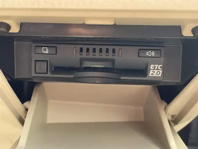トヨタ カムリ G レザーパッケージ 長崎県 2019(平31)年 7.2万km スティールブロンドM トヨタセーフティセンス/・衝突被害軽減ブレーキ/・レーダークルーズコントロール/・レーンキープアシスト/・オートマチックハイビーム/メーカーOP/SDナビ/・Bluetooth接続/・フルセグTV/・DVD再生/バックカメラ/ビルトインETC2.0/LEDオートヘッドライト/レザーシート/・シートヒーター/・パワーシート/コーナーセンサー/MTモード付AT/電子パーキング/オートホールド機能/防眩ルームミラー/ISOFIX/ALLオートPW///////////////////