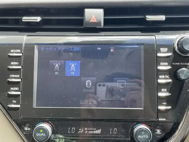 トヨタ カムリ G レザーパッケージ 長崎県 2019(平31)年 7.2万km スティールブロンドM トヨタセーフティセンス/・衝突被害軽減ブレーキ/・レーダークルーズコントロール/・レーンキープアシスト/・オートマチックハイビーム/メーカーOP/SDナビ/・Bluetooth接続/・フルセグTV/・DVD再生/バックカメラ/ビルトインETC2.0/LEDオートヘッドライト/レザーシート/・シートヒーター/・パワーシート/コーナーセンサー/MTモード付AT/電子パーキング/オートホールド機能/防眩ルームミラー/ISOFIX/ALLオートPW///////////////////