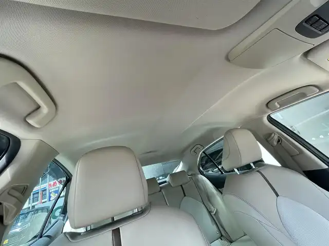 トヨタ カムリ G レザーパッケージ 長崎県 2019(平31)年 7.2万km スティールブロンドM トヨタセーフティセンス/・衝突被害軽減ブレーキ/・レーダークルーズコントロール/・レーンキープアシスト/・オートマチックハイビーム/メーカーOP/SDナビ/・Bluetooth接続/・フルセグTV/・DVD再生/バックカメラ/ビルトインETC2.0/LEDオートヘッドライト/レザーシート/・シートヒーター/・パワーシート/コーナーセンサー/MTモード付AT/電子パーキング/オートホールド機能/防眩ルームミラー/ISOFIX/ALLオートPW///////////////////