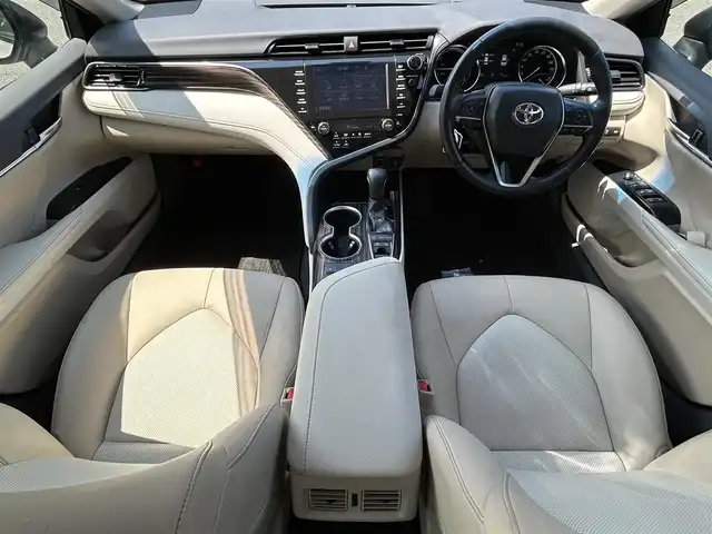 トヨタ カムリ G レザーパッケージ 愛媛県 2019(平31)年 7.2万km スティールブロンドM 純正ナビ(AM/FM/CD/DVD/BD/BT/フルセグTV)/バックカメラ/トヨタセーフティセンス/レーダークルーズコントロール/ブラインドスポットモニター/衝突被害軽減装置/車線逸脱防止装置/オートマチックハイビーム/LEDヘッドライト/ヘッドアップディスプレイ/D/N席パワーシート/D/N席シートヒーター/白レザー/電格ミラー/ヒートミラー/電動パーキングブレーキ/AutoHold/ECO/NORMAL/SPORT/現状サマー(純正AW)(235/45/R18)/YOKOHAMA ADVAN dB V522