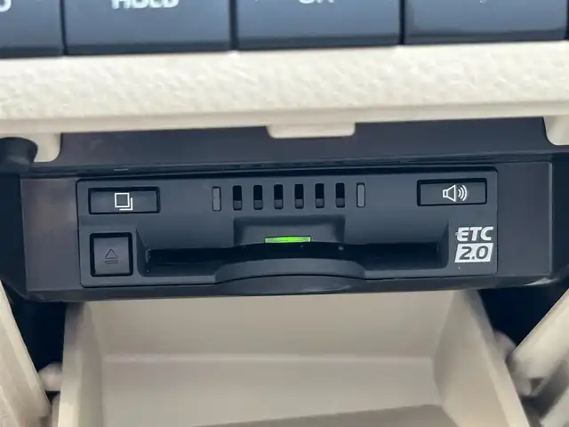 トヨタ カムリ G レザーパッケージ 愛媛県 2019(平31)年 7.2万km スティールブロンドM 純正ナビ(AM/FM/CD/DVD/BD/BT/フルセグTV)/バックカメラ/トヨタセーフティセンス/レーダークルーズコントロール/ブラインドスポットモニター/衝突被害軽減装置/車線逸脱防止装置/オートマチックハイビーム/LEDヘッドライト/ヘッドアップディスプレイ/D/N席パワーシート/D/N席シートヒーター/白レザー/電格ミラー/ヒートミラー/電動パーキングブレーキ/AutoHold/ECO/NORMAL/SPORT/現状サマー(純正AW)(235/45/R18)/YOKOHAMA ADVAN dB V522