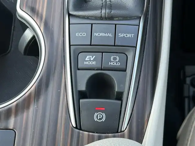 トヨタ カムリ G レザーパッケージ 愛媛県 2019(平31)年 7.2万km スティールブロンドM 純正ナビ(AM/FM/CD/DVD/BD/BT/フルセグTV)/バックカメラ/トヨタセーフティセンス/レーダークルーズコントロール/ブラインドスポットモニター/衝突被害軽減装置/車線逸脱防止装置/オートマチックハイビーム/LEDヘッドライト/ヘッドアップディスプレイ/D/N席パワーシート/D/N席シートヒーター/白レザー/電格ミラー/ヒートミラー/電動パーキングブレーキ/AutoHold/ECO/NORMAL/SPORT/現状サマー(純正AW)(235/45/R18)/YOKOHAMA ADVAN dB V522