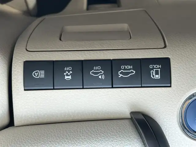 トヨタ カムリ G レザーパッケージ 愛媛県 2019(平31)年 7.2万km スティールブロンドM 純正ナビ(AM/FM/CD/DVD/BD/BT/フルセグTV)/バックカメラ/トヨタセーフティセンス/レーダークルーズコントロール/ブラインドスポットモニター/衝突被害軽減装置/車線逸脱防止装置/オートマチックハイビーム/LEDヘッドライト/ヘッドアップディスプレイ/D/N席パワーシート/D/N席シートヒーター/白レザー/電格ミラー/ヒートミラー/電動パーキングブレーキ/AutoHold/ECO/NORMAL/SPORT/現状サマー(純正AW)(235/45/R18)/YOKOHAMA ADVAN dB V522