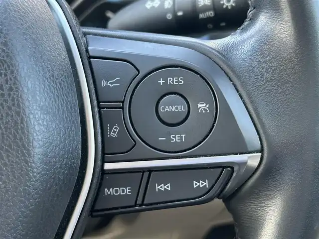 トヨタ カムリ G レザーパッケージ 愛媛県 2019(平31)年 7.2万km スティールブロンドM 純正ナビ(AM/FM/CD/DVD/BD/BT/フルセグTV)/バックカメラ/トヨタセーフティセンス/レーダークルーズコントロール/ブラインドスポットモニター/衝突被害軽減装置/車線逸脱防止装置/オートマチックハイビーム/LEDヘッドライト/ヘッドアップディスプレイ/D/N席パワーシート/D/N席シートヒーター/白レザー/電格ミラー/ヒートミラー/電動パーキングブレーキ/AutoHold/ECO/NORMAL/SPORT/現状サマー(純正AW)(235/45/R18)/YOKOHAMA ADVAN dB V522