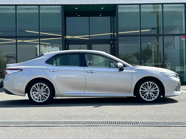トヨタ カムリ G レザーパッケージ 愛媛県 2019(平31)年 7.2万km スティールブロンドM 純正ナビ(AM/FM/CD/DVD/BD/BT/フルセグTV)/バックカメラ/トヨタセーフティセンス/レーダークルーズコントロール/ブラインドスポットモニター/衝突被害軽減装置/車線逸脱防止装置/オートマチックハイビーム/LEDヘッドライト/ヘッドアップディスプレイ/D/N席パワーシート/D/N席シートヒーター/白レザー/電格ミラー/ヒートミラー/電動パーキングブレーキ/AutoHold/ECO/NORMAL/SPORT/現状サマー(純正AW)(235/45/R18)/YOKOHAMA ADVAN dB V522