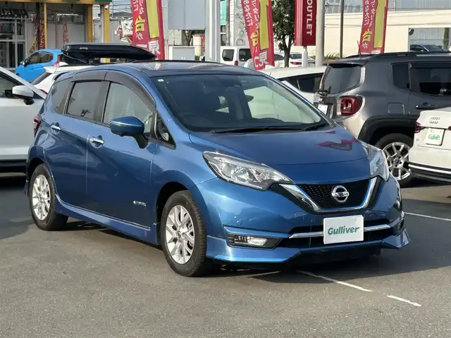 日産 ノート e－パワー メダリスト 群馬県 2017(平29)年 5.3万km シャイニングブルー 純正SDナビ/CD・DVD・SD・USB/Bluetooth・フルセグTV/バック/サイド/フロント/全方位カメラ/デジタルインナーミラー/ETC/横滑り防止装置/レーンキープアシスト/衝突軽減ブレーキ/アイドリングストップ/純正アルミホイール/純正フロアマット/取説・保証書/スペアキー