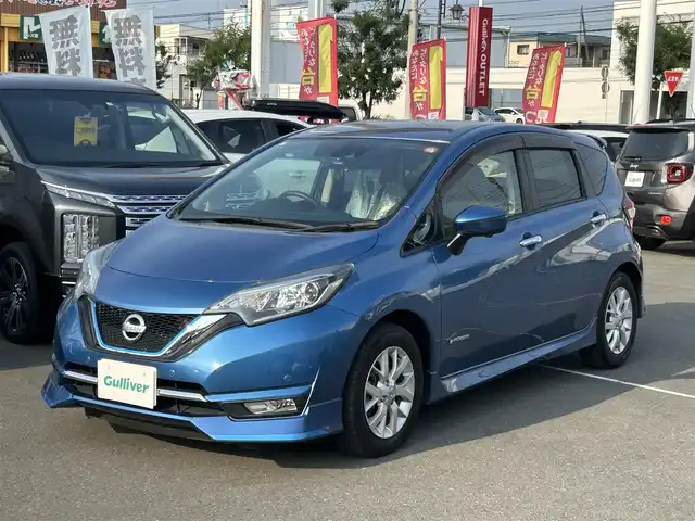日産 ノート e－パワー メダリスト 群馬県 2017(平29)年 5.3万km シャイニングブルー 純正SDナビ/CD・DVD・SD・USB/Bluetooth・フルセグTV/バック/サイド/フロント/全方位カメラ/デジタルインナーミラー/ETC/横滑り防止装置/レーンキープアシスト/衝突軽減ブレーキ/アイドリングストップ/純正アルミホイール/純正フロアマット/取説・保証書/スペアキー