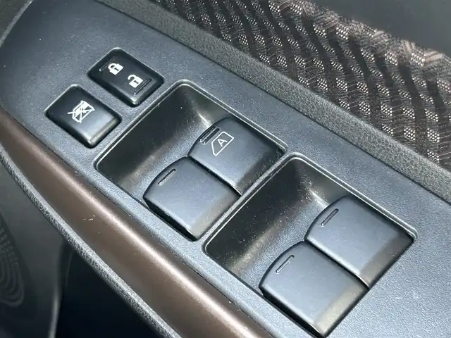 日産 ノート e－パワー メダリスト 群馬県 2017(平29)年 5.3万km シャイニングブルー 純正SDナビ/CD・DVD・SD・USB/Bluetooth・フルセグTV/バック/サイド/フロント/全方位カメラ/デジタルインナーミラー/ETC/横滑り防止装置/レーンキープアシスト/衝突軽減ブレーキ/アイドリングストップ/純正アルミホイール/純正フロアマット/取説・保証書/スペアキー