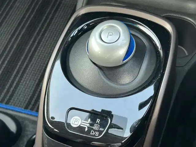 日産 ノート e－パワー メダリスト 群馬県 2017(平29)年 5.3万km シャイニングブルー 純正SDナビ/CD・DVD・SD・USB/Bluetooth・フルセグTV/バック/サイド/フロント/全方位カメラ/デジタルインナーミラー/ETC/横滑り防止装置/レーンキープアシスト/衝突軽減ブレーキ/アイドリングストップ/純正アルミホイール/純正フロアマット/取説・保証書/スペアキー