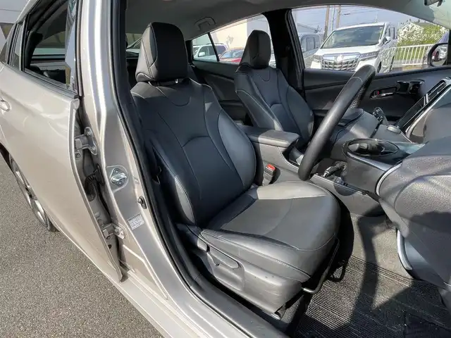 トヨタ プリウス Sツーリングセレクション 群馬県 2019(平31)年 6.7万km スティールブロンドM トヨタセーフティーセンス/・プリクラッシュセーフティー/・クリアランスソナー/・クルーズコントロール/・オートライト/・オートマチックハイビーム/・横滑り防止/・SOSコール/純正9インチナビ/・AM/FM/Bluetooth/・CD/SD/MSV/フルセグTV/バックカメラ/LEDヘッドライト/LEDフォグランプ/シートヒーター前席/純正ETC/純正ドライブレコーダー/純正フロアマット/純正ドアバイザー/純正18インチアルミホイール/プッシュスタート/スマートキー