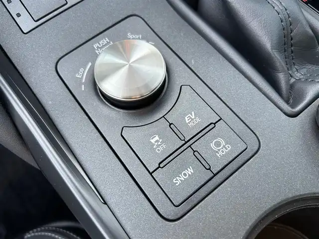 レクサス ＩＳ 300h 茨城県 2021(令3)年 5万km グラファイトブラックガラスフレーク 純正ナビ（AM/FM/CD・CDチェンジャー/USB/SD/Bluetooth接続/AUX/フルセグTV）/純正ETC2.0/前方ドライブレコーダー/前席パワーシート＆シートヒーター/純正18インチアルミホイール/前後コーナーセンサー/レーンキープアシスト/ブラインドスポットモニター/オートライト/クルーズコントロール/スマートキー/純正フロアマット/横滑り防止装置/衝突被害軽減システム