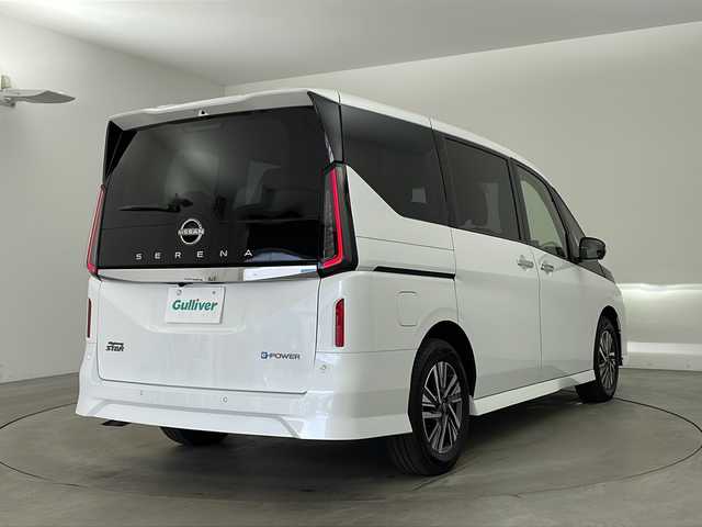 日産 セレナ e－パワー ハイウェイスター V 兵庫県 2025(令7)年 0.1千km プリズムホワイト ・登録時5km/・登録済未使用車/・ヘッドランプ オートレベライザー/・アダプティブLEDヘッドライトシステム/・インテリジェントアラウンドビューモニター（移動物 検知機能付）/・インテリジェント ルームミラー/・アドバンスドドライブアシストディスプレイ/・統合型インターフェースディスプレイ/・ワイヤレス充電器/・車載通信ユニット/・ETC2.0ユニット（ビルトインタイプ）/・ドライブレコーダー（前後セット）/・プロパイロット（ナビリンク機能付）+プロパイロット緊急停止支援システム（SOSコール機能付）+SOSコール/・BSM/・純正12.3型ナビ＆フルセグ＆BT＆USB＆HDMI/・フロント、リアソナー/・両側パワースライドドア/・ハンズフリーパワースライドドア/・ステアリングリモコン/・オートホールド/・電子パーキング/・スマートキー/・スペアキー/・プッシュスタート/・純正１６インチアルミホイール/・エマージェンシーブレーキ/・ハンドル支援機能/・ふらつき警報/・先行車発進お知らせ/・標識検知機能/・後側方車両検知警報/・後側方衝突防止支援