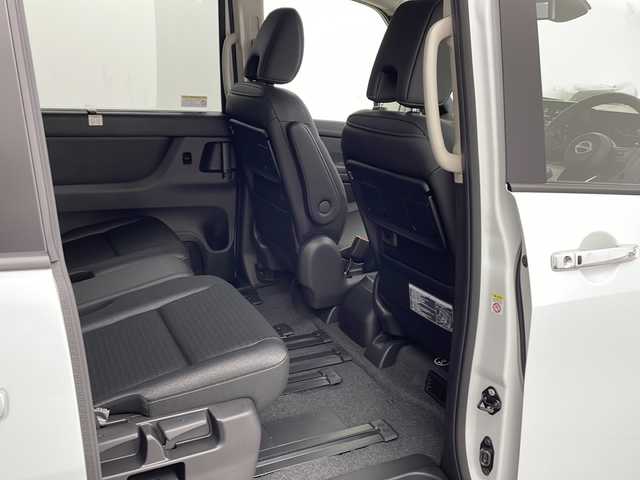 日産 セレナ e－パワー ハイウェイスター V 兵庫県 2025(令7)年 0.1千km プリズムホワイト ・登録時5km/・登録済未使用車/・ヘッドランプ オートレベライザー/・アダプティブLEDヘッドライトシステム/・インテリジェントアラウンドビューモニター（移動物 検知機能付）/・インテリジェント ルームミラー/・アドバンスドドライブアシストディスプレイ/・統合型インターフェースディスプレイ/・ワイヤレス充電器/・車載通信ユニット/・ETC2.0ユニット（ビルトインタイプ）/・ドライブレコーダー（前後セット）/・プロパイロット（ナビリンク機能付）+プロパイロット緊急停止支援システム（SOSコール機能付）+SOSコール/・BSM/・純正12.3型ナビ＆フルセグ＆BT＆USB＆HDMI/・フロント、リアソナー/・両側パワースライドドア/・ハンズフリーパワースライドドア/・ステアリングリモコン/・オートホールド/・電子パーキング/・スマートキー/・スペアキー/・プッシュスタート/・純正１６インチアルミホイール/・エマージェンシーブレーキ/・ハンドル支援機能/・ふらつき警報/・先行車発進お知らせ/・標識検知機能/・後側方車両検知警報/・後側方衝突防止支援