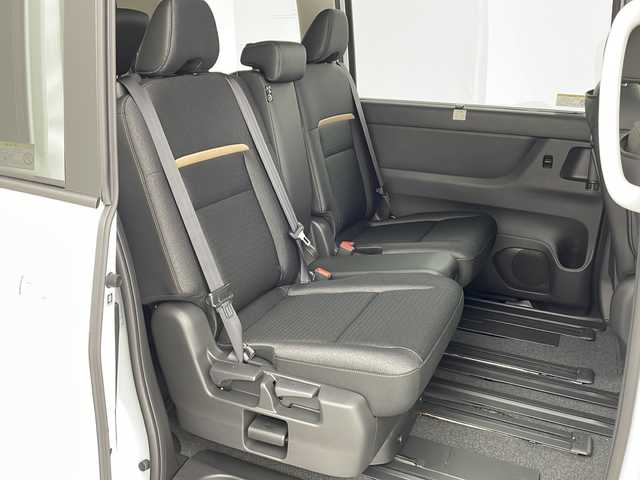 日産 セレナ e－パワー ハイウェイスター V 兵庫県 2025(令7)年 0.1千km プリズムホワイト ・登録時5km/・登録済未使用車/・ヘッドランプ オートレベライザー/・アダプティブLEDヘッドライトシステム/・インテリジェントアラウンドビューモニター（移動物 検知機能付）/・インテリジェント ルームミラー/・アドバンスドドライブアシストディスプレイ/・統合型インターフェースディスプレイ/・ワイヤレス充電器/・車載通信ユニット/・ETC2.0ユニット（ビルトインタイプ）/・ドライブレコーダー（前後セット）/・プロパイロット（ナビリンク機能付）+プロパイロット緊急停止支援システム（SOSコール機能付）+SOSコール/・BSM/・純正12.3型ナビ＆フルセグ＆BT＆USB＆HDMI/・フロント、リアソナー/・両側パワースライドドア/・ハンズフリーパワースライドドア/・ステアリングリモコン/・オートホールド/・電子パーキング/・スマートキー/・スペアキー/・プッシュスタート/・純正１６インチアルミホイール/・エマージェンシーブレーキ/・ハンドル支援機能/・ふらつき警報/・先行車発進お知らせ/・標識検知機能/・後側方車両検知警報/・後側方衝突防止支援