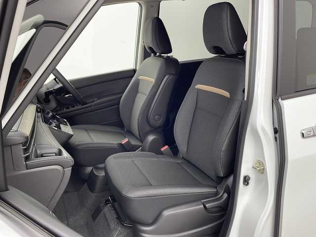 日産 セレナ e－パワー ハイウェイスター V 兵庫県 2025(令7)年 0.1千km プリズムホワイト ・登録時5km/・登録済未使用車/・ヘッドランプ オートレベライザー/・アダプティブLEDヘッドライトシステム/・インテリジェントアラウンドビューモニター（移動物 検知機能付）/・インテリジェント ルームミラー/・アドバンスドドライブアシストディスプレイ/・統合型インターフェースディスプレイ/・ワイヤレス充電器/・車載通信ユニット/・ETC2.0ユニット（ビルトインタイプ）/・ドライブレコーダー（前後セット）/・プロパイロット（ナビリンク機能付）+プロパイロット緊急停止支援システム（SOSコール機能付）+SOSコール/・BSM/・純正12.3型ナビ＆フルセグ＆BT＆USB＆HDMI/・フロント、リアソナー/・両側パワースライドドア/・ハンズフリーパワースライドドア/・ステアリングリモコン/・オートホールド/・電子パーキング/・スマートキー/・スペアキー/・プッシュスタート/・純正１６インチアルミホイール/・エマージェンシーブレーキ/・ハンドル支援機能/・ふらつき警報/・先行車発進お知らせ/・標識検知機能/・後側方車両検知警報/・後側方衝突防止支援