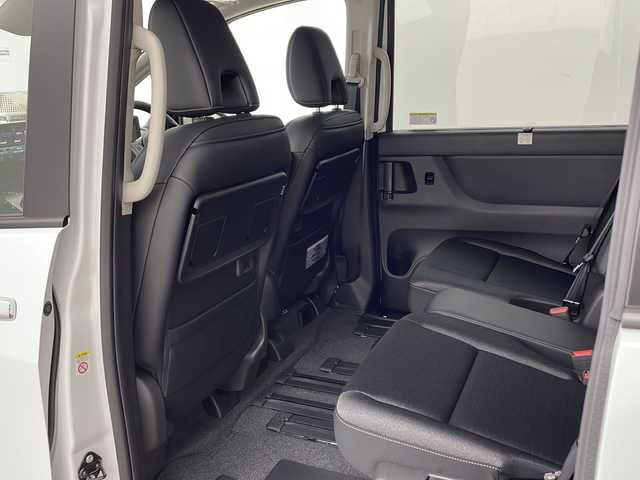 日産 セレナ e－パワー ハイウェイスター V 兵庫県 2025(令7)年 0.1千km プリズムホワイト ・登録時5km/・登録済未使用車/・ヘッドランプ オートレベライザー/・アダプティブLEDヘッドライトシステム/・インテリジェントアラウンドビューモニター（移動物 検知機能付）/・インテリジェント ルームミラー/・アドバンスドドライブアシストディスプレイ/・統合型インターフェースディスプレイ/・ワイヤレス充電器/・車載通信ユニット/・ETC2.0ユニット（ビルトインタイプ）/・ドライブレコーダー（前後セット）/・プロパイロット（ナビリンク機能付）+プロパイロット緊急停止支援システム（SOSコール機能付）+SOSコール/・BSM/・純正12.3型ナビ＆フルセグ＆BT＆USB＆HDMI/・フロント、リアソナー/・両側パワースライドドア/・ハンズフリーパワースライドドア/・ステアリングリモコン/・オートホールド/・電子パーキング/・スマートキー/・スペアキー/・プッシュスタート/・純正１６インチアルミホイール/・エマージェンシーブレーキ/・ハンドル支援機能/・ふらつき警報/・先行車発進お知らせ/・標識検知機能/・後側方車両検知警報/・後側方衝突防止支援