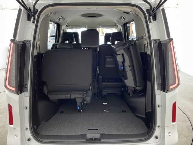 日産 セレナ e－パワー ハイウェイスター V 兵庫県 2025(令7)年 0.1千km プリズムホワイト ・登録時5km/・登録済未使用車/・ヘッドランプ オートレベライザー/・アダプティブLEDヘッドライトシステム/・インテリジェントアラウンドビューモニター（移動物 検知機能付）/・インテリジェント ルームミラー/・アドバンスドドライブアシストディスプレイ/・統合型インターフェースディスプレイ/・ワイヤレス充電器/・車載通信ユニット/・ETC2.0ユニット（ビルトインタイプ）/・ドライブレコーダー（前後セット）/・プロパイロット（ナビリンク機能付）+プロパイロット緊急停止支援システム（SOSコール機能付）+SOSコール/・BSM/・純正12.3型ナビ＆フルセグ＆BT＆USB＆HDMI/・フロント、リアソナー/・両側パワースライドドア/・ハンズフリーパワースライドドア/・ステアリングリモコン/・オートホールド/・電子パーキング/・スマートキー/・スペアキー/・プッシュスタート/・純正１６インチアルミホイール/・エマージェンシーブレーキ/・ハンドル支援機能/・ふらつき警報/・先行車発進お知らせ/・標識検知機能/・後側方車両検知警報/・後側方衝突防止支援