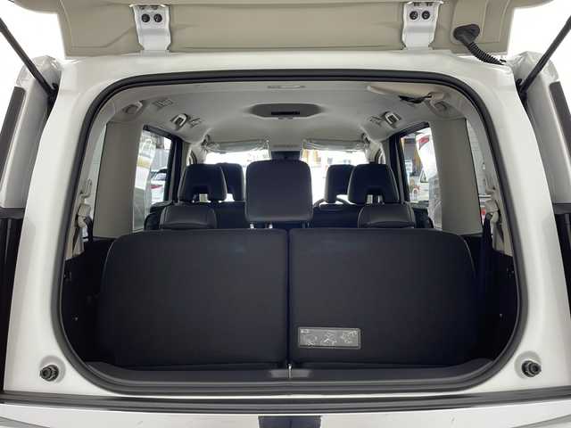 日産 セレナ e－パワー ハイウェイスター V 兵庫県 2025(令7)年 0.1千km プリズムホワイト ・登録時5km/・登録済未使用車/・ヘッドランプ オートレベライザー/・アダプティブLEDヘッドライトシステム/・インテリジェントアラウンドビューモニター（移動物 検知機能付）/・インテリジェント ルームミラー/・アドバンスドドライブアシストディスプレイ/・統合型インターフェースディスプレイ/・ワイヤレス充電器/・車載通信ユニット/・ETC2.0ユニット（ビルトインタイプ）/・ドライブレコーダー（前後セット）/・プロパイロット（ナビリンク機能付）+プロパイロット緊急停止支援システム（SOSコール機能付）+SOSコール/・BSM/・純正12.3型ナビ＆フルセグ＆BT＆USB＆HDMI/・フロント、リアソナー/・両側パワースライドドア/・ハンズフリーパワースライドドア/・ステアリングリモコン/・オートホールド/・電子パーキング/・スマートキー/・スペアキー/・プッシュスタート/・純正１６インチアルミホイール/・エマージェンシーブレーキ/・ハンドル支援機能/・ふらつき警報/・先行車発進お知らせ/・標識検知機能/・後側方車両検知警報/・後側方衝突防止支援