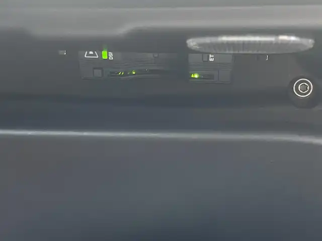 ジャガー Ｆペース プレステージ 東京都 2017(平29)年 2.5万km 白 4WD/純正HDDナビ/フルセグTV/CD/DVD再生/ Bluetooth接続/360°カメラ/クロレザーシート/シートヒーター/ETC/ドライブレコーダー/アダプティブクルーズコントロール/レーンキープアシスト/衝突被害軽減ブレーキ/スマートキー/プッシュスタート/サイドエアバック/カーテンエアバック