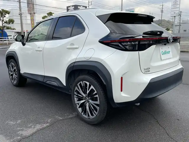 トヨタ ヤリスクロス ハイブリッド Z 岡山県 2021(令3)年 6万km ホワイトパールクリスタルシャイン 登録時走行距離59285km/純正ディスプレイオーディオ/パノラミックビューモニター/パワーバックドア/ビルトインETC/ドライブレコーダー/トヨタセーフティセンス/・ブラインドスポットモニター/・プリクラッシュセーフティ/・オートマチックハイビーム/・レーダークルーズコントロール/横滑り防止装置/オートブレーキホールド/D/N席シートヒーター/ステアリングヒーター/USB入力端子/社外フロアマット/純正18インチAW/社外16インチAW付属