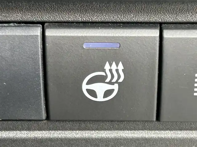 トヨタ ヤリスクロス ハイブリッド Z 岡山県 2021(令3)年 6万km ホワイトパールクリスタルシャイン 登録時走行距離59285km/純正ディスプレイオーディオ/パノラミックビューモニター/パワーバックドア/ビルトインETC/ドライブレコーダー/トヨタセーフティセンス/・ブラインドスポットモニター/・プリクラッシュセーフティ/・オートマチックハイビーム/・レーダークルーズコントロール/横滑り防止装置/オートブレーキホールド/D/N席シートヒーター/ステアリングヒーター/USB入力端子/社外フロアマット/純正18インチAW/社外16インチAW付属