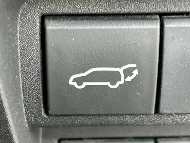 トヨタ ヤリスクロス ハイブリッド Z 岡山県 2021(令3)年 6万km ホワイトパールクリスタルシャイン 登録時走行距離59285km/純正ディスプレイオーディオ/パノラミックビューモニター/パワーバックドア/ビルトインETC/ドライブレコーダー/トヨタセーフティセンス/・ブラインドスポットモニター/・プリクラッシュセーフティ/・オートマチックハイビーム/・レーダークルーズコントロール/横滑り防止装置/オートブレーキホールド/D/N席シートヒーター/ステアリングヒーター/USB入力端子/社外フロアマット/純正18インチAW/社外16インチAW付属