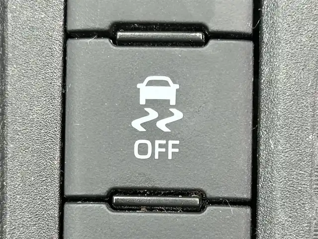 トヨタ ヤリスクロス ハイブリッド Z 岡山県 2021(令3)年 6万km ホワイトパールクリスタルシャイン 登録時走行距離59285km/純正ディスプレイオーディオ/パノラミックビューモニター/パワーバックドア/ビルトインETC/ドライブレコーダー/トヨタセーフティセンス/・ブラインドスポットモニター/・プリクラッシュセーフティ/・オートマチックハイビーム/・レーダークルーズコントロール/横滑り防止装置/オートブレーキホールド/D/N席シートヒーター/ステアリングヒーター/USB入力端子/社外フロアマット/純正18インチAW/社外16インチAW付属