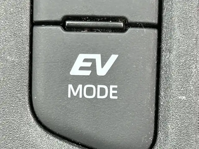 トヨタ ヤリスクロス ハイブリッド Z 岡山県 2021(令3)年 6万km ホワイトパールクリスタルシャイン 登録時走行距離59285km/純正ディスプレイオーディオ/パノラミックビューモニター/パワーバックドア/ビルトインETC/ドライブレコーダー/トヨタセーフティセンス/・ブラインドスポットモニター/・プリクラッシュセーフティ/・オートマチックハイビーム/・レーダークルーズコントロール/横滑り防止装置/オートブレーキホールド/D/N席シートヒーター/ステアリングヒーター/USB入力端子/社外フロアマット/純正18インチAW/社外16インチAW付属