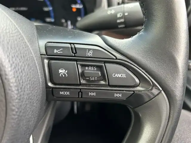 トヨタ ヤリスクロス ハイブリッド Z 岡山県 2021(令3)年 6万km ホワイトパールクリスタルシャイン 登録時走行距離59285km/純正ディスプレイオーディオ/パノラミックビューモニター/パワーバックドア/ビルトインETC/ドライブレコーダー/トヨタセーフティセンス/・ブラインドスポットモニター/・プリクラッシュセーフティ/・オートマチックハイビーム/・レーダークルーズコントロール/横滑り防止装置/オートブレーキホールド/D/N席シートヒーター/ステアリングヒーター/USB入力端子/社外フロアマット/純正18インチAW/社外16インチAW付属