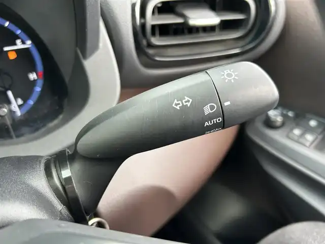 トヨタ ヤリスクロス ハイブリッド Z 岡山県 2021(令3)年 6万km ホワイトパールクリスタルシャイン 登録時走行距離59285km/純正ディスプレイオーディオ/パノラミックビューモニター/パワーバックドア/ビルトインETC/ドライブレコーダー/トヨタセーフティセンス/・ブラインドスポットモニター/・プリクラッシュセーフティ/・オートマチックハイビーム/・レーダークルーズコントロール/横滑り防止装置/オートブレーキホールド/D/N席シートヒーター/ステアリングヒーター/USB入力端子/社外フロアマット/純正18インチAW/社外16インチAW付属