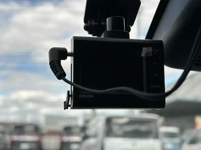 トヨタ ヤリスクロス ハイブリッド Z 岡山県 2021(令3)年 6万km ホワイトパールクリスタルシャイン 登録時走行距離59285km/純正ディスプレイオーディオ/パノラミックビューモニター/パワーバックドア/ビルトインETC/ドライブレコーダー/トヨタセーフティセンス/・ブラインドスポットモニター/・プリクラッシュセーフティ/・オートマチックハイビーム/・レーダークルーズコントロール/横滑り防止装置/オートブレーキホールド/D/N席シートヒーター/ステアリングヒーター/USB入力端子/社外フロアマット/純正18インチAW/社外16インチAW付属