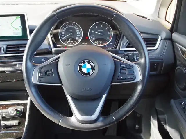 ＢＭＷ ２１８ｄ アクティブツアラー ラグジュアリー 埼玉県 2016(平28)年 5.7万km 白 ブラックレザーシート/インテリジェントセーフティ/コンフォートパッケージ/パークディスタンスコントロール/バックカメラ/純正ナビ/ドラレコ/ETC/シートヒーター/シートポジションメモリー機能/Bluetooth