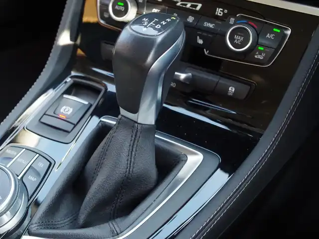 ＢＭＷ ２１８ｄ アクティブツアラー ラグジュアリー 埼玉県 2016(平28)年 5.7万km 白 ブラックレザーシート/インテリジェントセーフティ/コンフォートパッケージ/パークディスタンスコントロール/バックカメラ/純正ナビ/ドラレコ/ETC/シートヒーター/シートポジションメモリー機能/Bluetooth