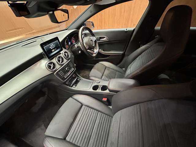 メルセデス・ベンツ ＣＬＡ１８０ AMG スタイル 千葉県 2017(平29)年 3.8万km カバンサイトブルー パノラマＳＲ　/純正ナビ　/バックカメラ　/ｈ／ｋサウンド　/ＡＣＣ　/ＢＳＭ　/ハーフレザーシート　/シートヒーター　/パワーシート　/レーンキープアシスト　/ＬＥＤヘッドライト　/オートライト　/純正１８インチＡＷ