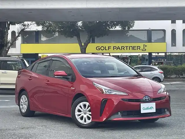 トヨタ プリウス S 熊本県 2019(令1)年 8万km エモーショナルレッドⅡ プッシュスタート/社外ナビ/（CD・DVD・フルセグTV・BTオーディオ・SD）/バックカメラ/ビルトインETC/ドライブレコーダー/純正15インチAW/レーダークルーズ/LEDヘッドライト/オートライト/フォグライト/前後コーナーセンサー/横滑り防止装置/ウィンカーミラー/純正フロアマット/純正ドアバイザー/新車保証書/取扱説明書
