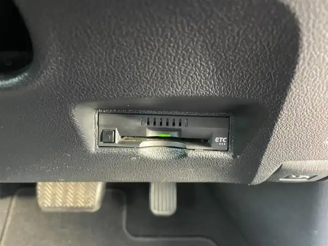 トヨタ プリウス S 熊本県 2019(令1)年 8万km エモーショナルレッドⅡ プッシュスタート/社外ナビ/（CD・DVD・フルセグTV・BTオーディオ・SD）/バックカメラ/ビルトインETC/ドライブレコーダー/純正15インチAW/レーダークルーズ/LEDヘッドライト/オートライト/フォグライト/前後コーナーセンサー/横滑り防止装置/ウィンカーミラー/純正フロアマット/純正ドアバイザー/新車保証書/取扱説明書